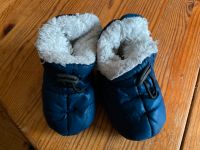 Babyschuhe Teddyfell schön warm und kuschelig blau Hessen - Oberursel (Taunus) Vorschau