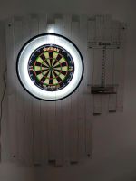 Winmau Dartboard mit Dartwand & Beleuchtung, geräuscharm Schleswig-Holstein - Bimöhlen Vorschau