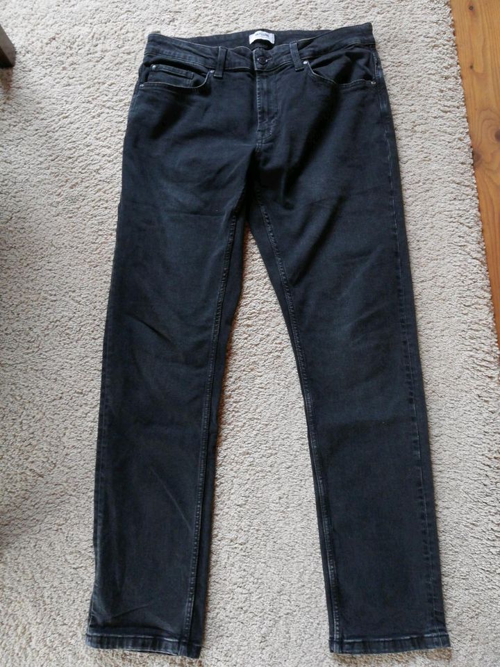 Jeans Gr. 33 schwarz in Achstetten