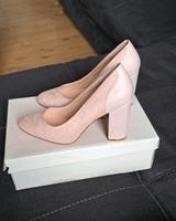 NEU mit OVP: Elegante Pumps mit Blockabsatz (Gr.39) Bochum - Bochum-Wattenscheid Vorschau