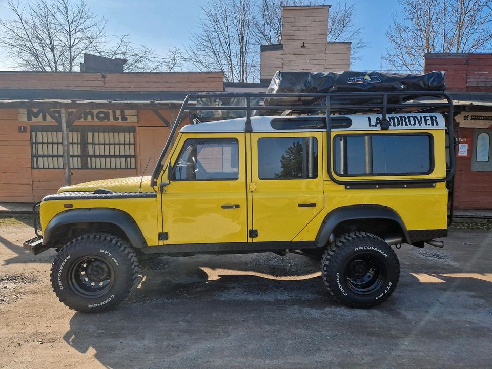 Land Rover Defender in Altenburg