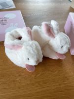 DOUDOU Bonbon Hase Füsslinge mit Rassel Rosa Baden-Württemberg - Pliezhausen Vorschau