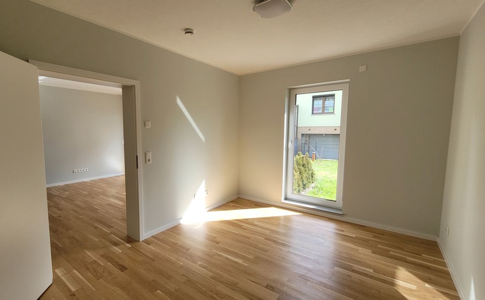 Hochwertige Erdgeschosswohnung mit Terrasse, Einbauküche und Carport in Friedrichroda