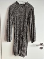 Kleid Größe 40 Hessen - Langenselbold Vorschau