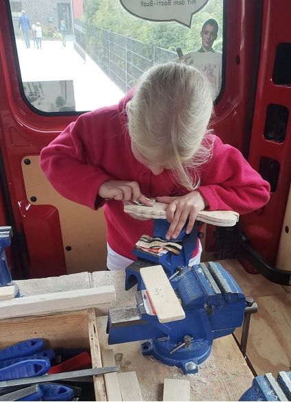 Tolle Kindergeburtstage im Basti-Bus, der mobilen Kinderwerkstatt in Köln