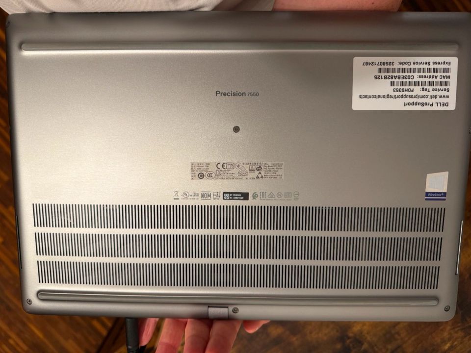 Dell Precision 7550 / i7 / 32GB RAM / Quadro T2000 in Lörrach