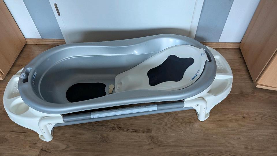 Babybadewanne Rotho XTra mit Gestell und Zubehör in Wetter (Hessen)
