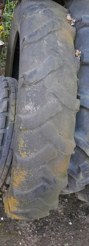 Alte Reifen in Droyßig