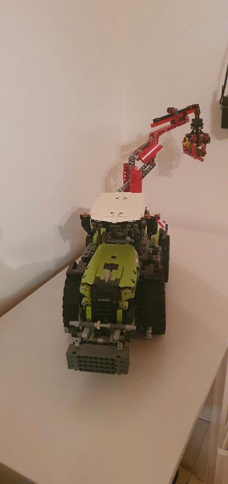 Lego Technik 42054 Claas Xerion Top Zustand Vitrine+ Anleitung in Marzling
