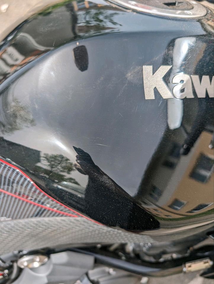 Kawasaki Er 6 N/ABS Schwarz mit roter Feder in Heidelberg