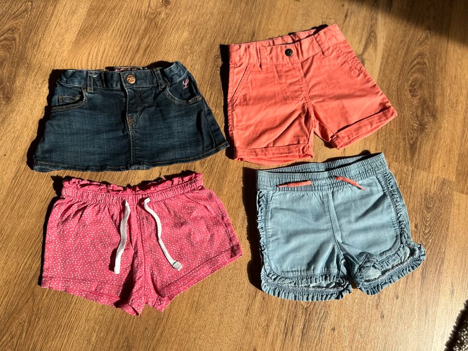 4 Shorts / Rock Mädchen Gr. 74/80 Sommer Unterteile in Moers