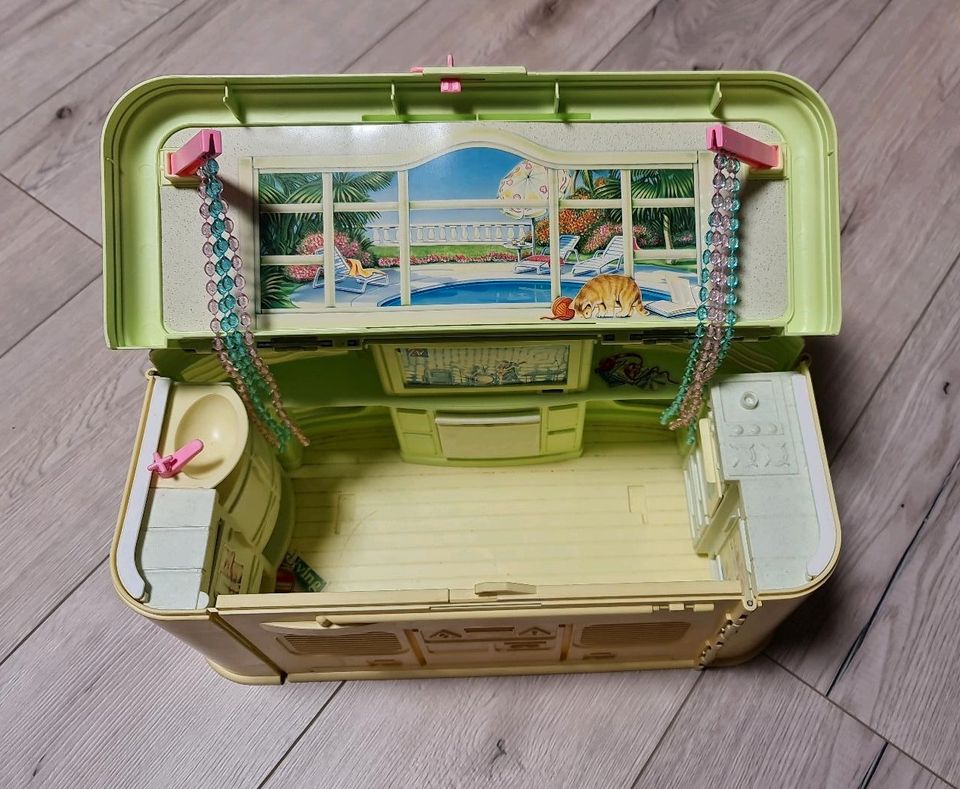 Barbie Haus als Koffer mit integrierten Radio Spielhaus in Sommersdorf