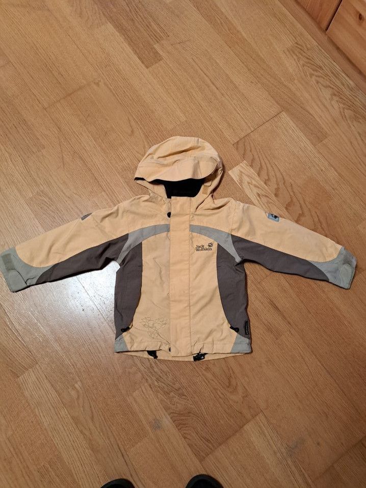 Jacke von Jack Wolfskin Gr. 104 in Flensburg