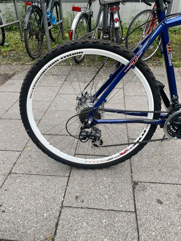 28 zoll Neu mountainbike! Mit Neu Lambe set!! in München