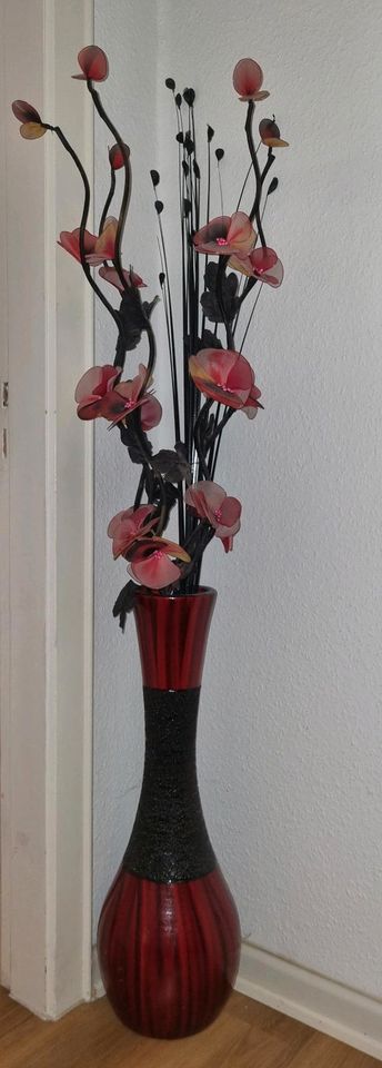 Vase mit Kunstblumen in Hamburg