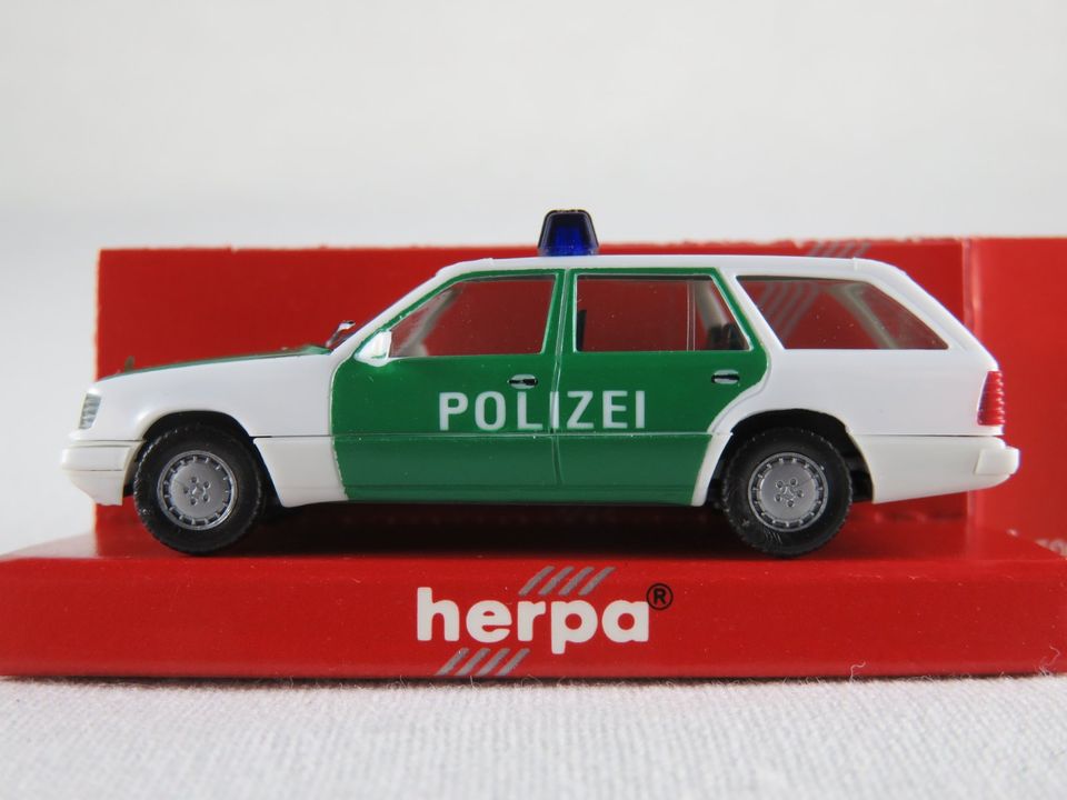 Herpa 042017 Mercedes-Benz E 320 T-Modell (1993) "POLIZEI" 1:87 in Bad Abbach