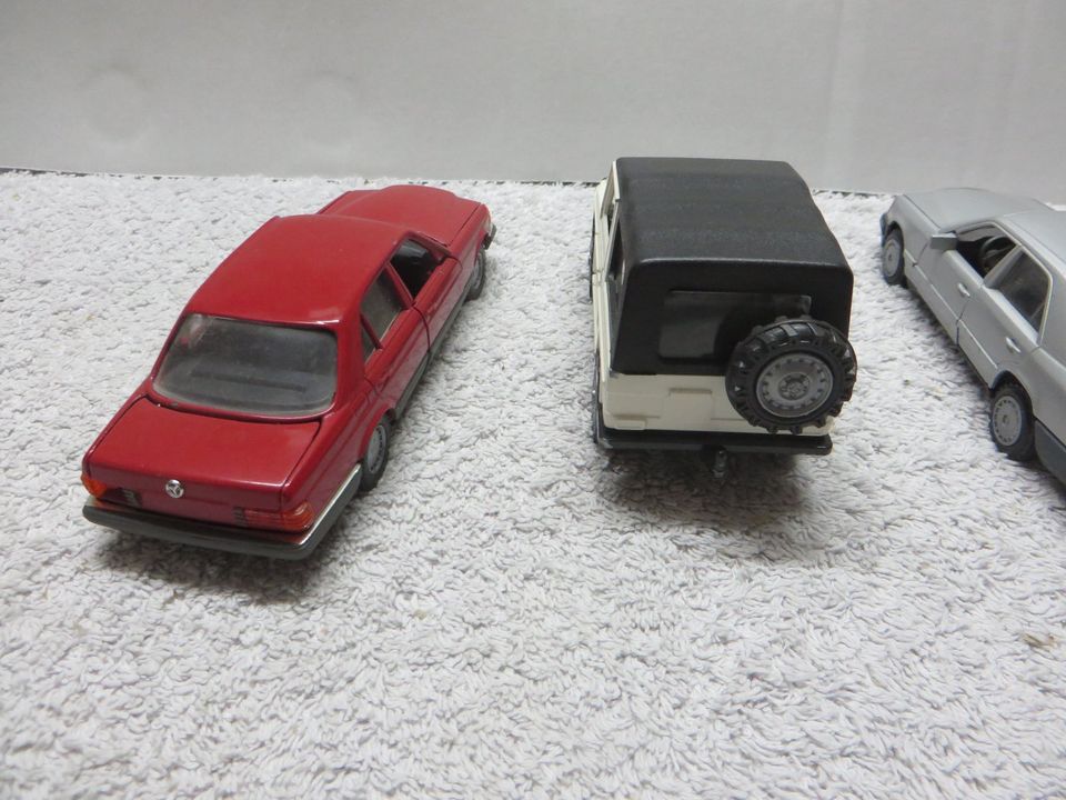 KONVOLUT  BMW 1:43  MB NZG COURSOR 1:35 etc. zus. 60 € in Essen