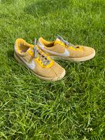 ❤️ Nike Turnschuhe Sneakers gelb beige 42,5 42 Berlin - Karlshorst Vorschau