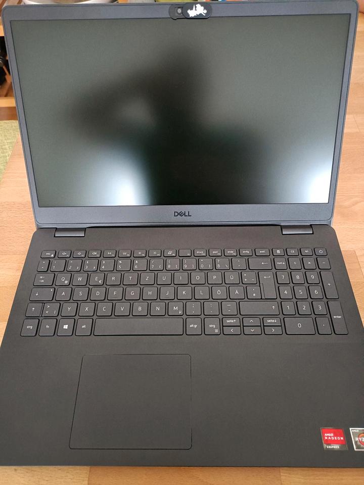 Laptop Dell Inspiron 3505 AMD Ryzen 3 8GB RAM 256GB Win10 in Berlin