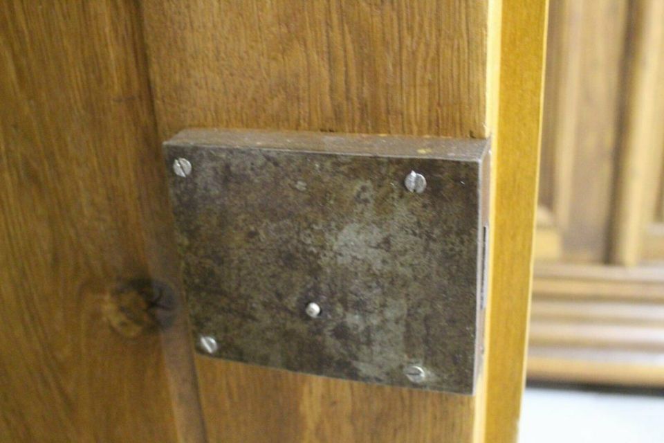 Biedermeier Schrank eintürig Eiche / Kirsch in Ehringshausen