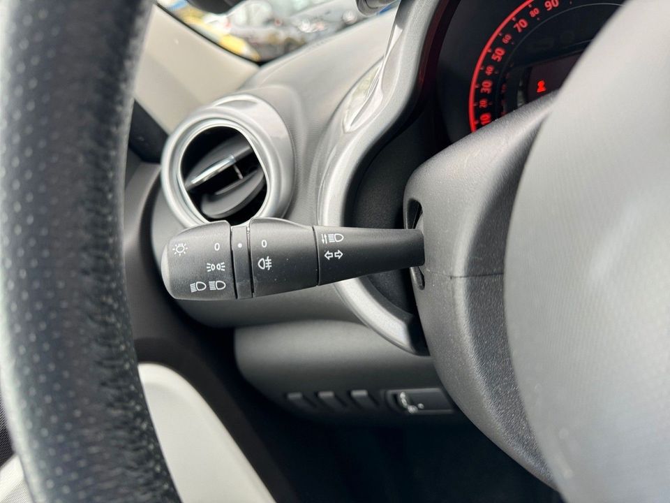 Renault Twingo 1.0 SCe Klima Tagfahrlicht PDC Bluetooth in Brehna