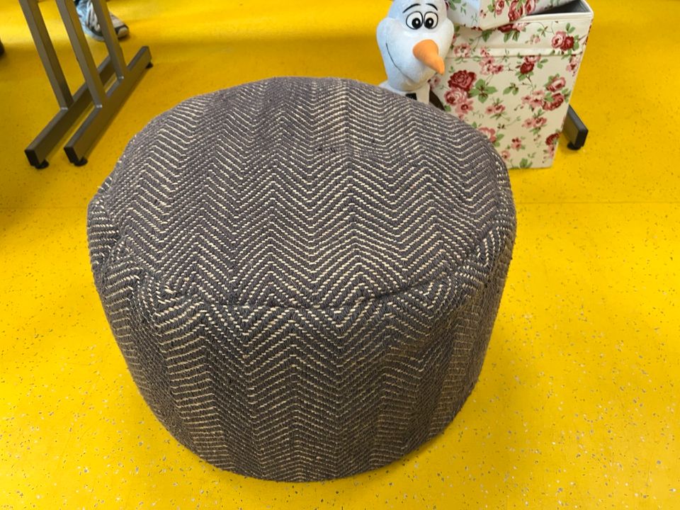 Weicher Sitzpouf / Hocker in Düren