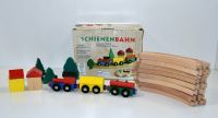 Holzeisenbahn Holzspielzeug Lokomotive mit Schienen Ø 45 cm Schleswig-Holstein - Großenaspe Vorschau