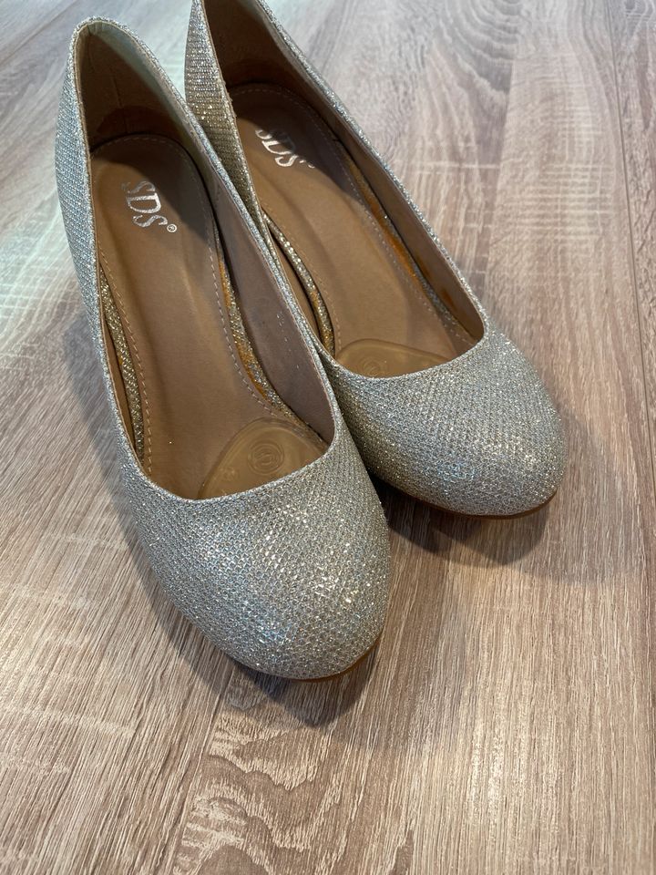 Damen Schuhe Größe 39 in Springe