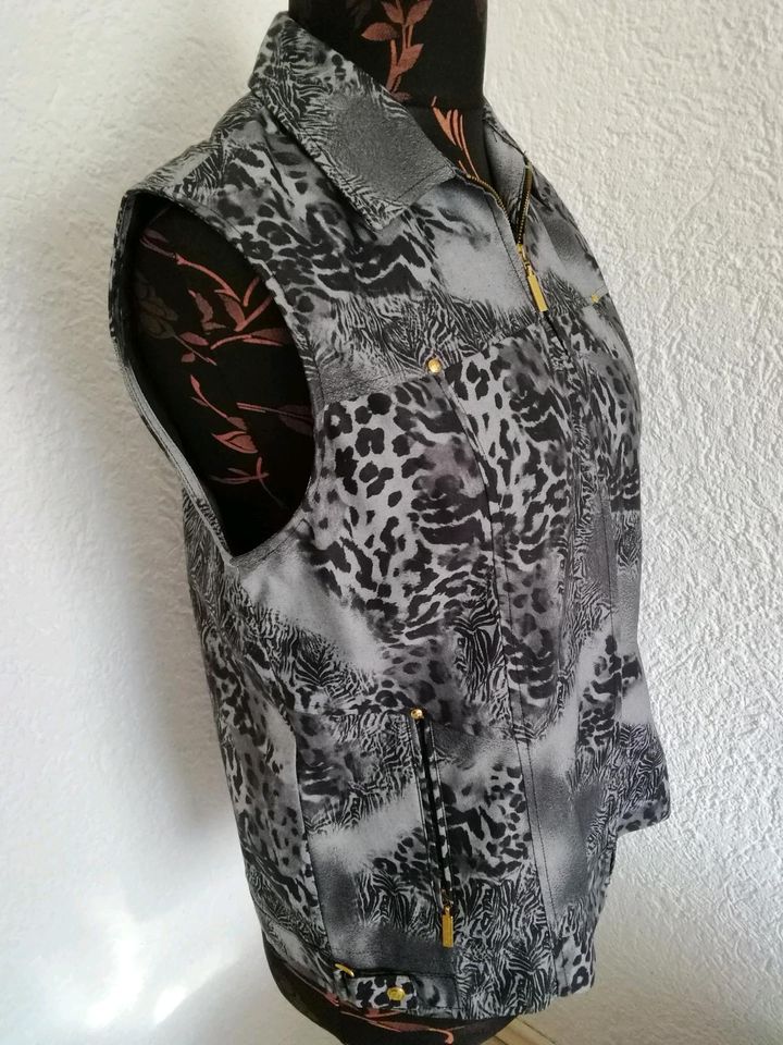 Weste Jacke Animalprint Bexlays Gr. M-L nwtg in Viernheim