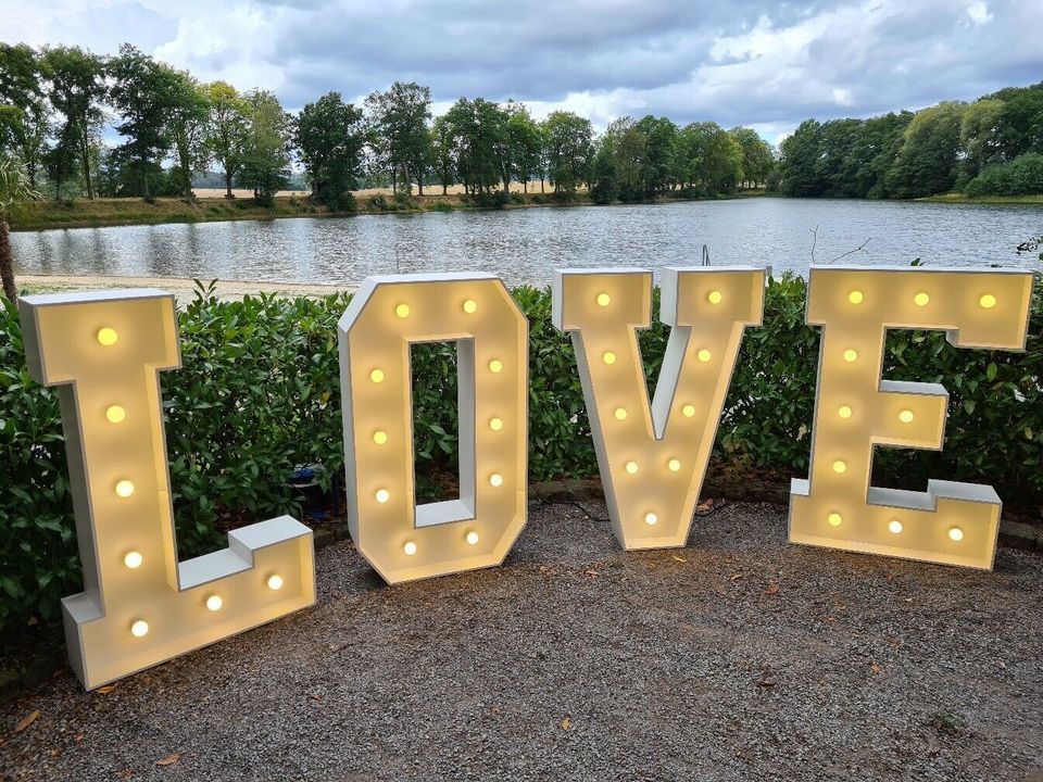 NEU - XXL LED Leuchtbuchstaben "LOVE" 1,20m Perfekt für Hochzeit in Großholbach