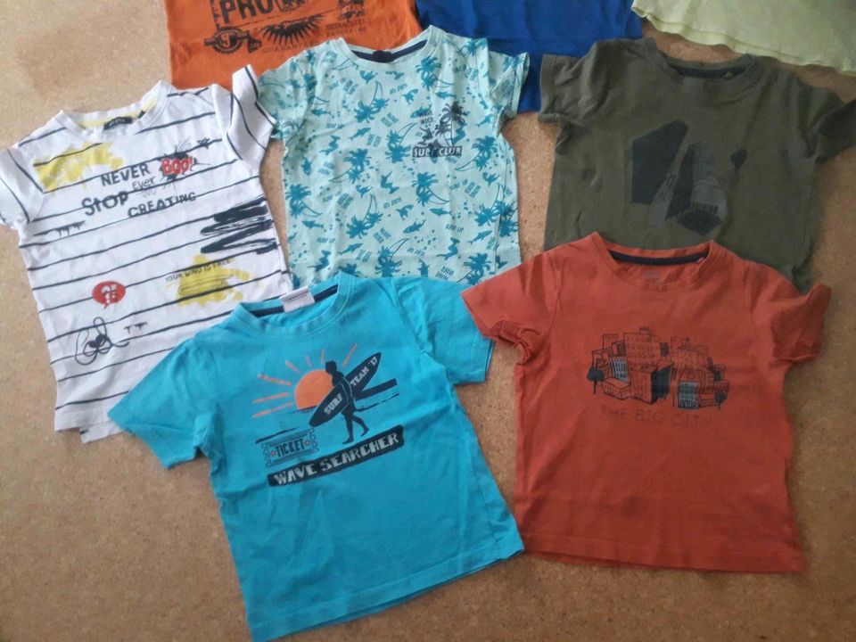 T-Shirts 98 104 110 kurzarm Oberteil Sommer Junge blau grün orang in Friedberg