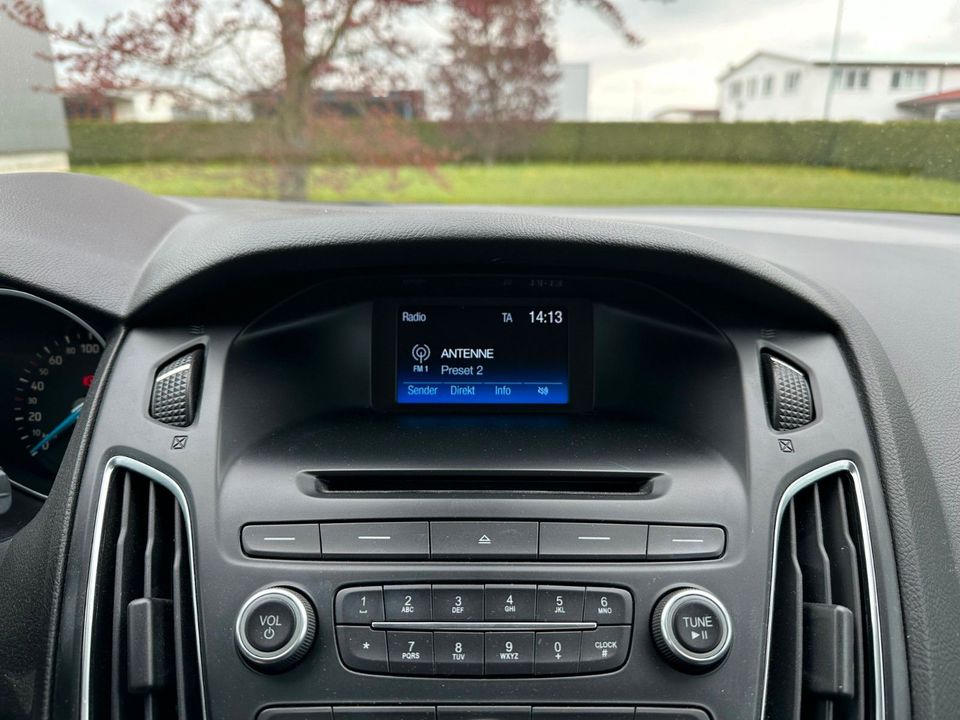 Ford Focus Lim. Business BLUETOOTH WINTERRÄDER SHZ in Unterschneidheim