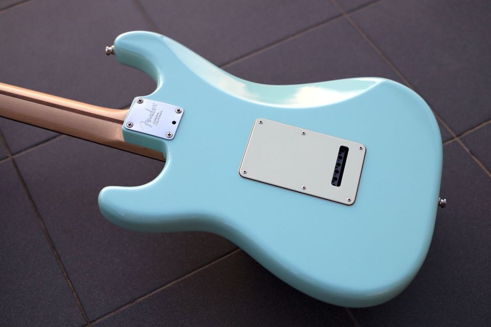 Fender AM Pro Stratocaster Limited Edition Daphne Blue (2019) in Schwedt (Oder)