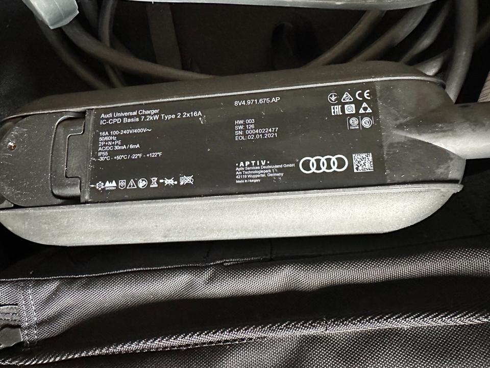 Audi Universal Charger Ladekabel 8V4.971.675 AP Audi Q8 E-Tron in Duderstadt