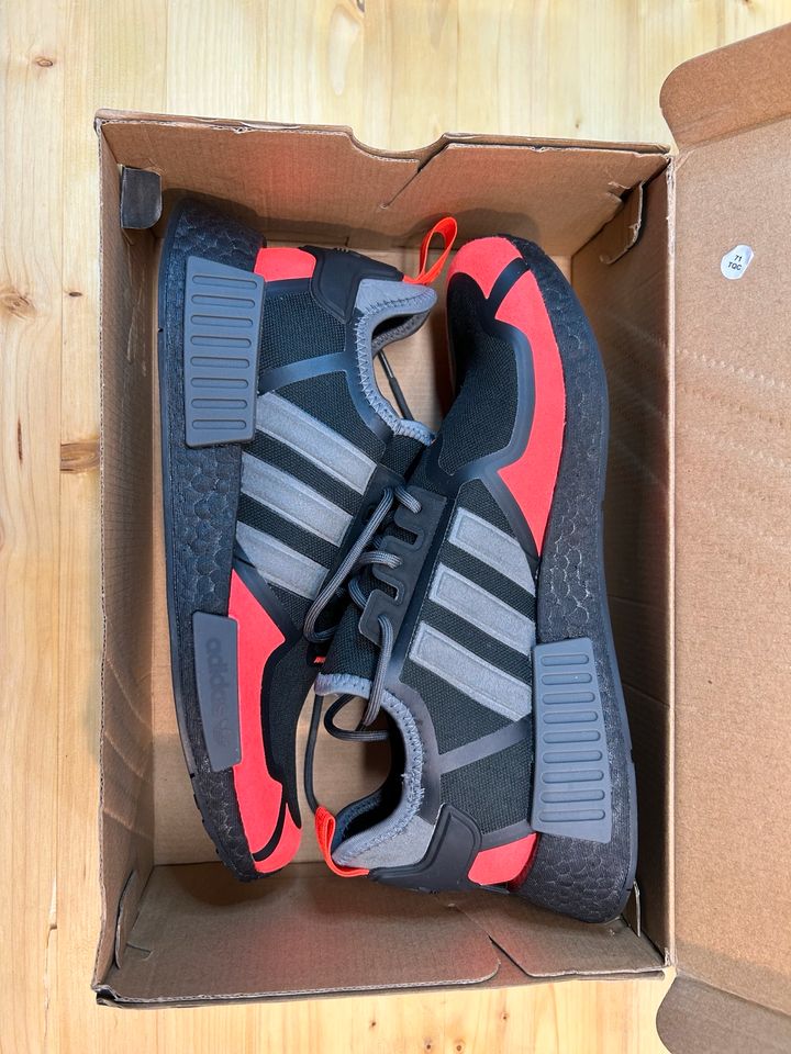 Adidas NMD_R1 42,5 Schwarz / Grau / Rot Orange (NEU/OVP) in Lörrach