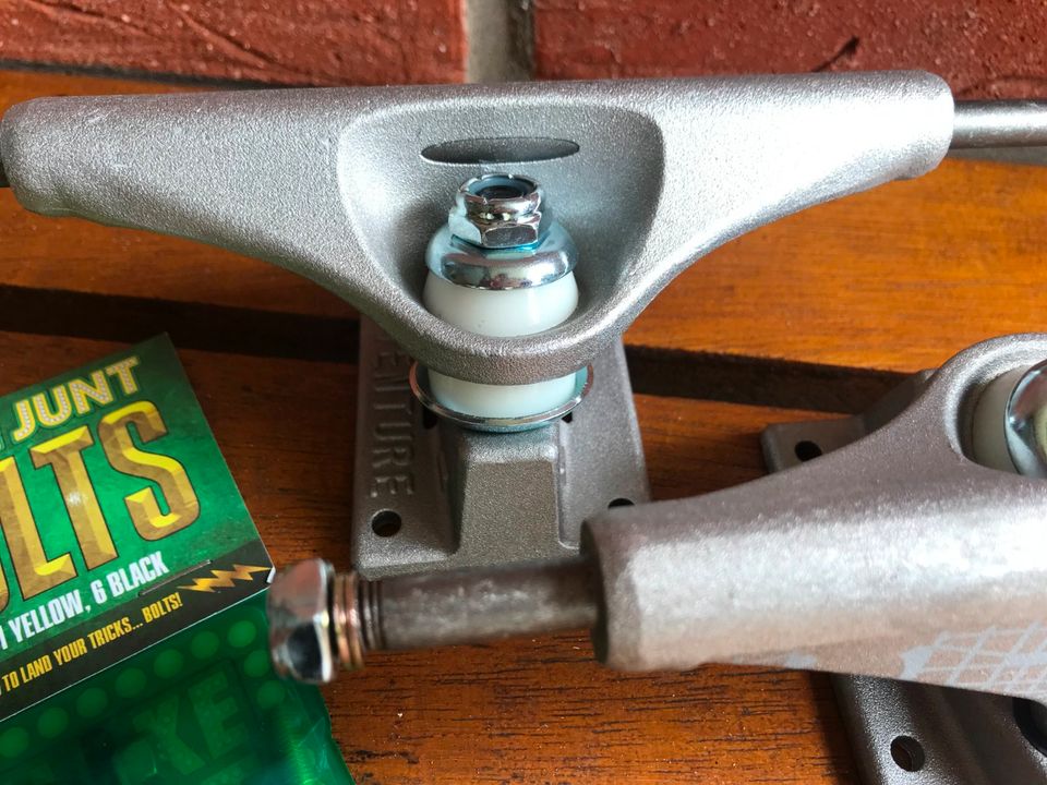 Venture Trucks 5.6 Worrest Independent Skateboard Achsen in Hanstedt