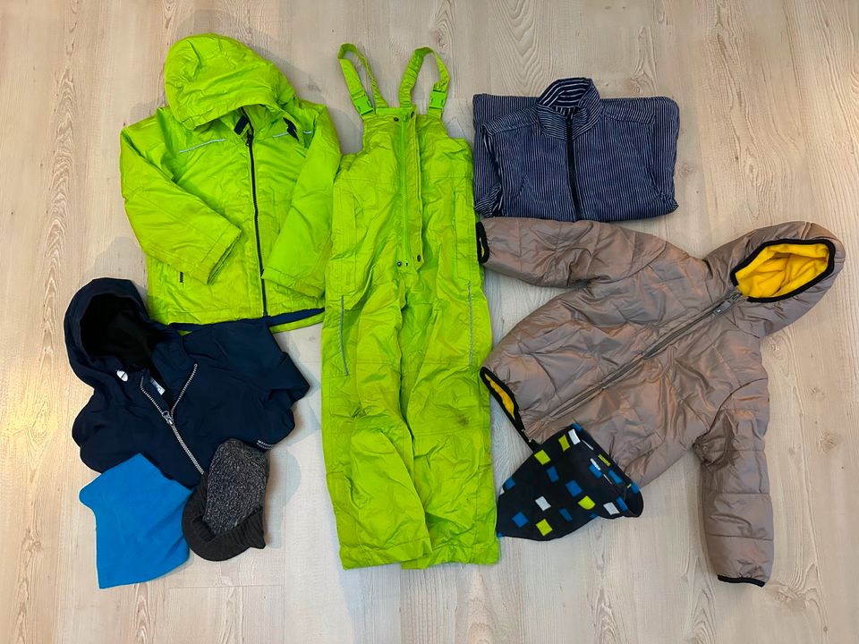 Jungen Jacken und Schneehose in 110-116 in Grevenbroich