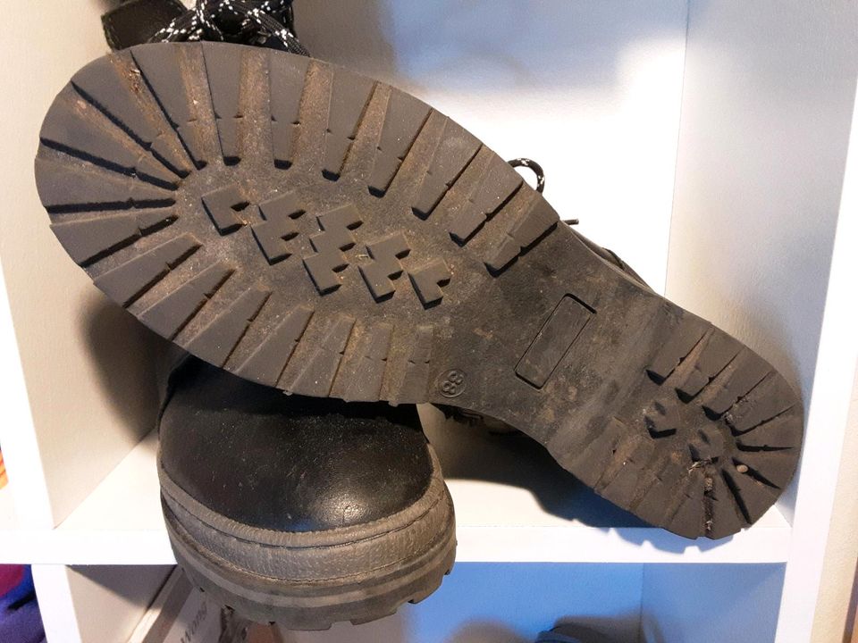 Gefütterte Schnürstiefel, Größe 38 in Jettingen-Scheppach