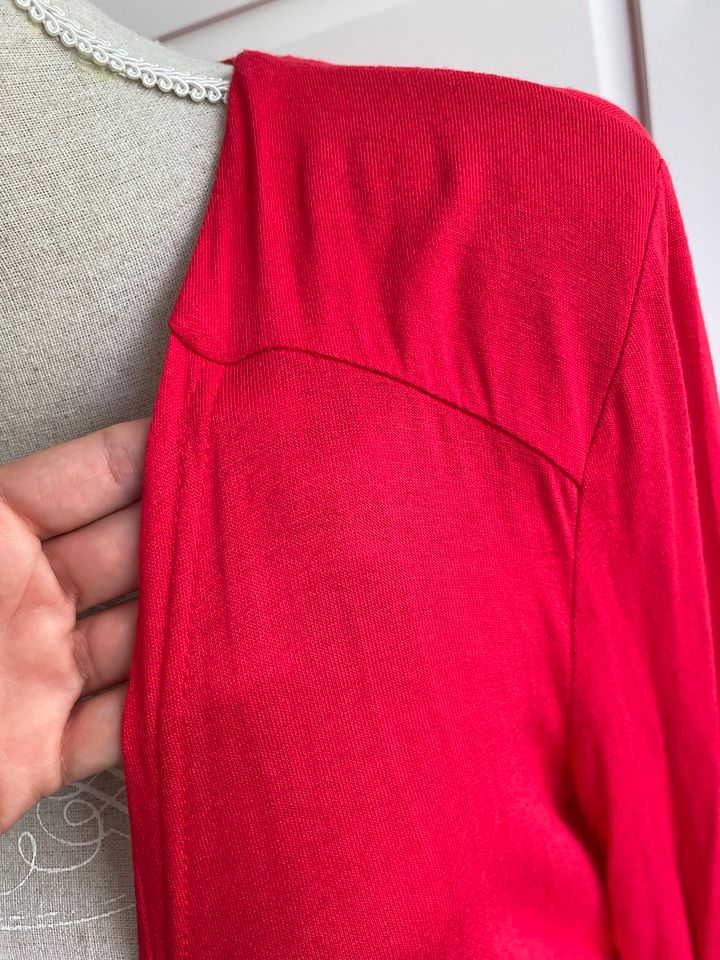 Neuwertig- leichte, schlichte Strickjacke/Cardigan,rot,Manguun,40 in Meerbusch