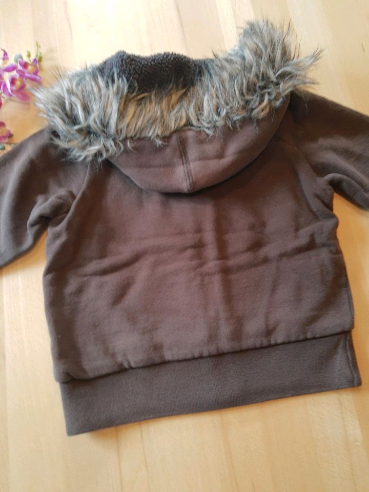 Sweatjacke Gr. 98/104 braun H&M Mädchen in Anger