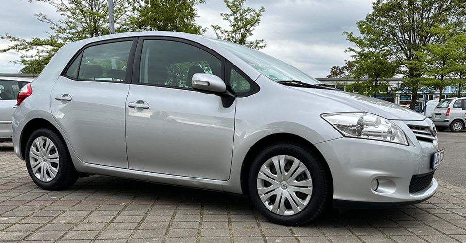 Toyota Auris, Rentnerfhz, 1. Hand, TÜV 2026, 44847 km, Scheckheft in Niederndodeleben