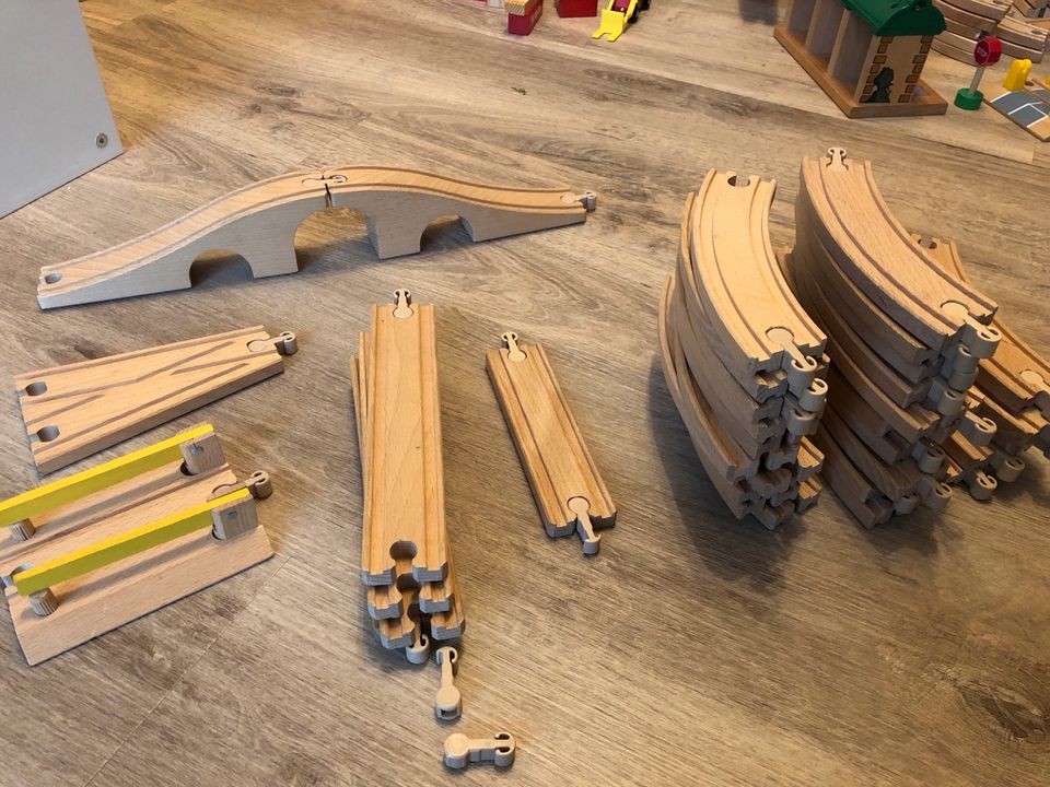Holzeisenbahn von Ikea, 35 Teile in Brühl
