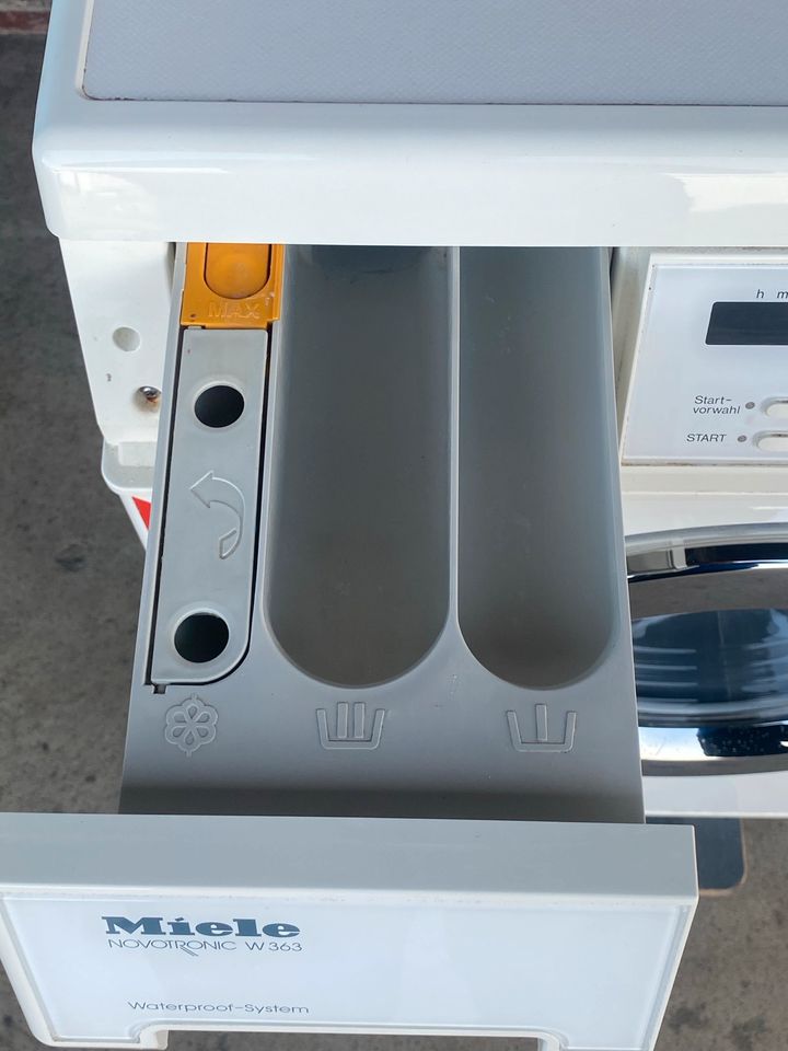 Miele Waschmaschine Novotronic W363 top Gerät in Düsseldorf