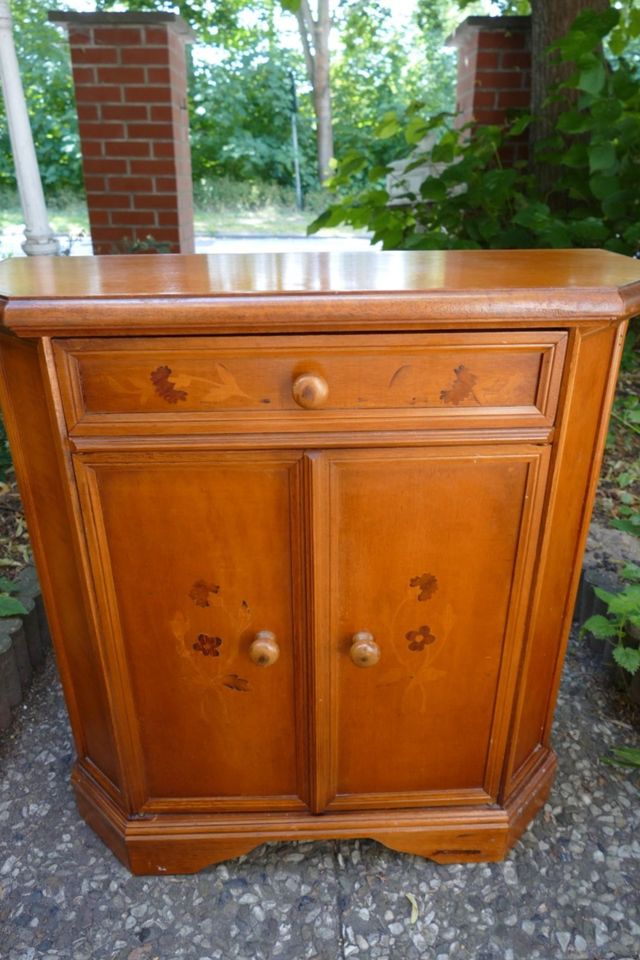 Kleiner Schrank Anrichte Sideboard  Kirsche mit Intarsien in Hamburg