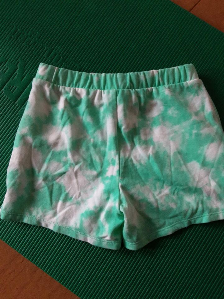 GAP Shorts kurze Hose Batik grün Gr. 12 XL  neu in Birkenfeld