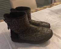 UGG Boots 39 Leo Leopard Gold Niedersachsen - Schöningen Vorschau