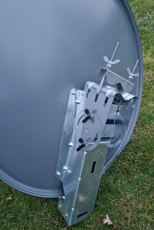 Kathrein SAT Offset-Parabolantenne 65 cm KEA 650 mit Klapptragarm in Sindelfingen