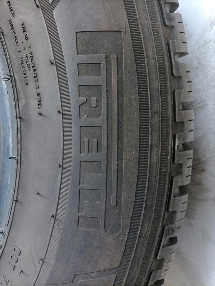 2 Winterreifen Pirelli 215 70 R15C 109/107S DOT4117 Nr.466 in Wuppertal