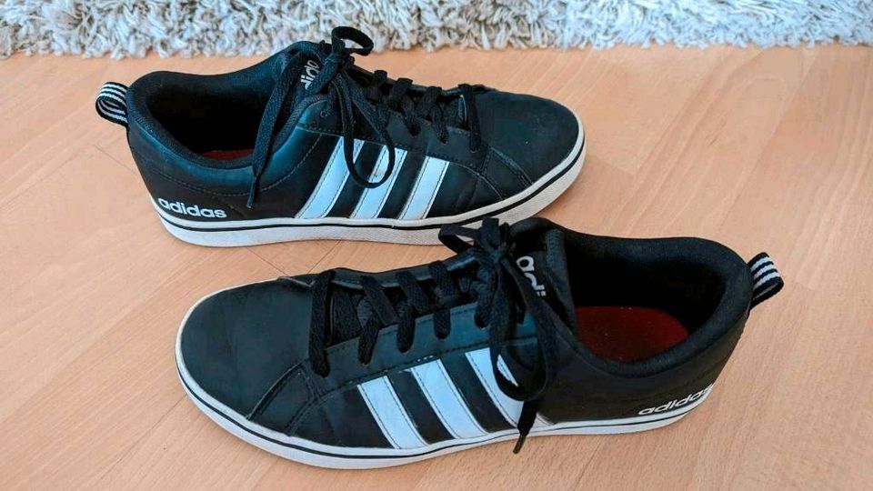 Spielzeug, Kleidung und Schuhe für Mädchen und Jungen in Gifhorn