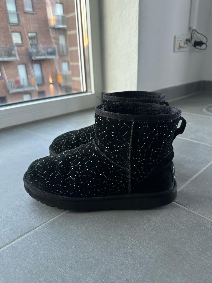 **SONDEREDITION** UGG Boots schwarz silber Glitzer Sternen Muster in Kleve